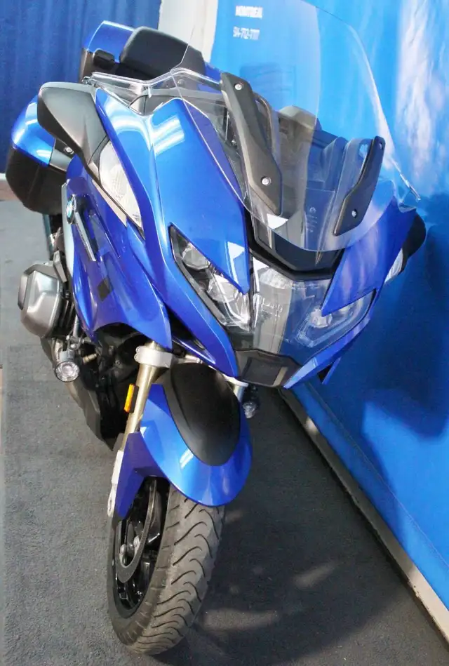2023 BMW R1250RT in Sport Touring in City of Montréal - Image 3