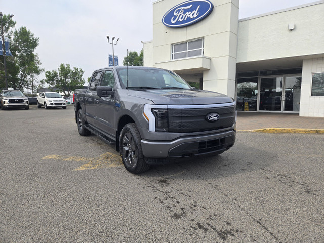 2025 Ford F-150 Lightning FLASH | MAX TOW PKG | MOBILE PWR CORD  in Cars & Trucks in Calgary - Image 2