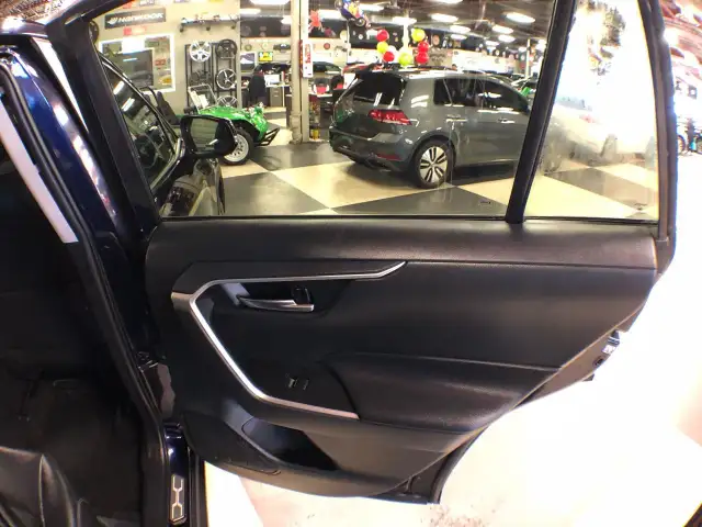2019 Toyota RAV4 XLE AWD LEATHER SUNROOF L/ASSIST B/SPOT CARPLAY in Cars & Trucks in City of Toronto - Image 28