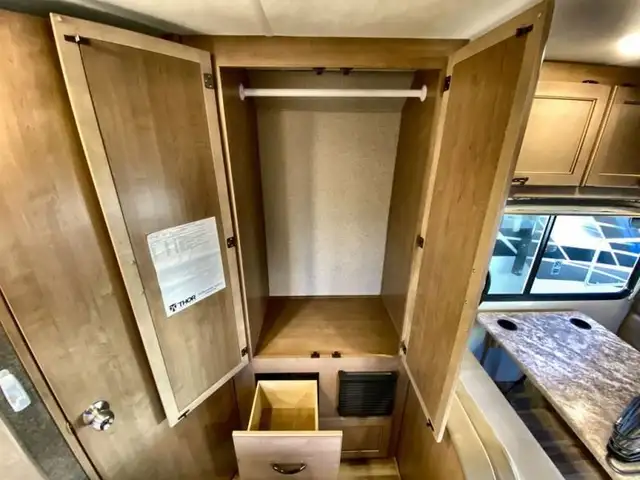 2020 Thor Motor Coach Chateau 22E in RVs & Motorhomes in Abbotsford - Image 35