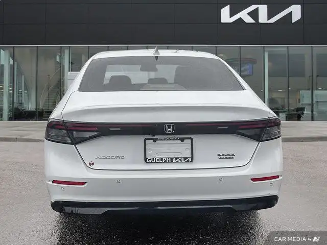 2024 Honda Accord Hybrid Touring | Leather Interior | dans Autos et camions dans Guelph - Image 6