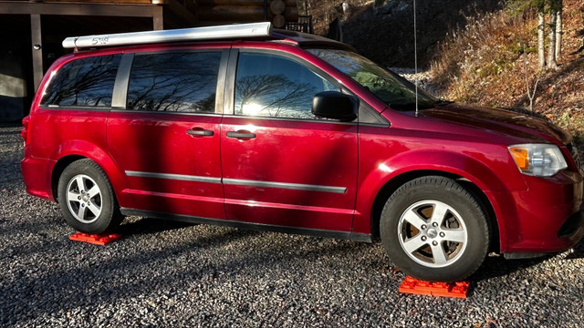 GRAND CARAVAN CAMPEUR VR 5 MARS MODÈLE ILLUSION 2011 in Travel Trailers & Campers in Laurentides