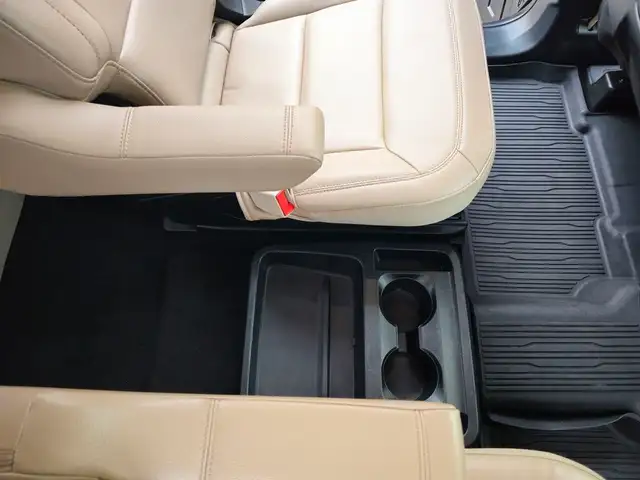 2020 Ford Explorer XLT 4WD in Cars & Trucks in Chatham-Kent - Image 61