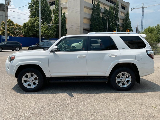2017 Toyota 4Runner SR5 4WD - LTHR! NAV! BACK-UP CAM! 7 PASS! SU in Cars & Trucks in Kitchener / Waterloo - Image 4