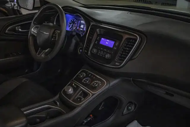 2016 Chrysler 200 LX in Cars & Trucks in Edmonton - Image 22