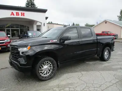 2023 Chevrolet Silverado 1500 RST Crew Cab 4x4 Z71 Black on Black Beauty! Turn heads wherever you go...