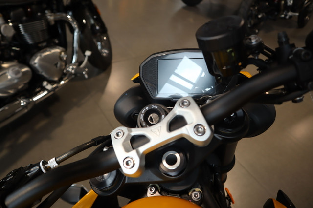2024 Triumph Street Triple 765 RS Cosmic Yellow in Other in Edmonton - Image 4