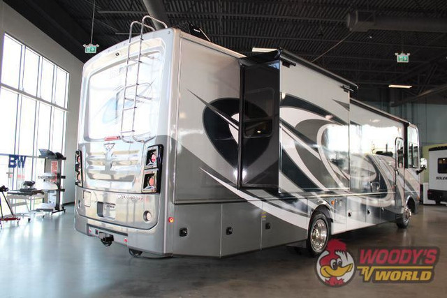 2023 FLEETWOOD BOUNDER 35K in Travel Trailers & Campers in Abbotsford - Image 4