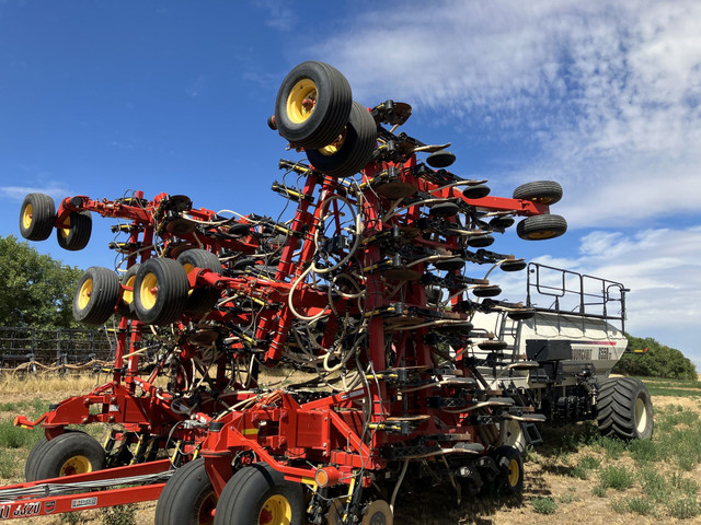 2012 Bourgault 3320 PHD in Farming Equipment in Regina