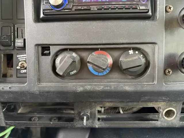 2000 international 4900 25 Foot Roll-Off Flat Deck Tow Truck Man in Heavy Trucks in Richmond - Image 30