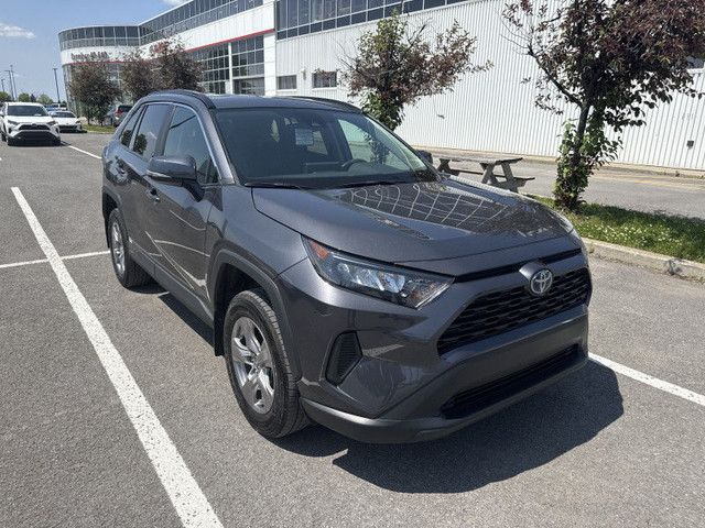 2022 TOYOTA RAV4 LE HYBRIDE AWD BAS KM ECRAN CARPLAY SIEGE CHAUF in Cars & Trucks in Laval / North Shore - Image 2