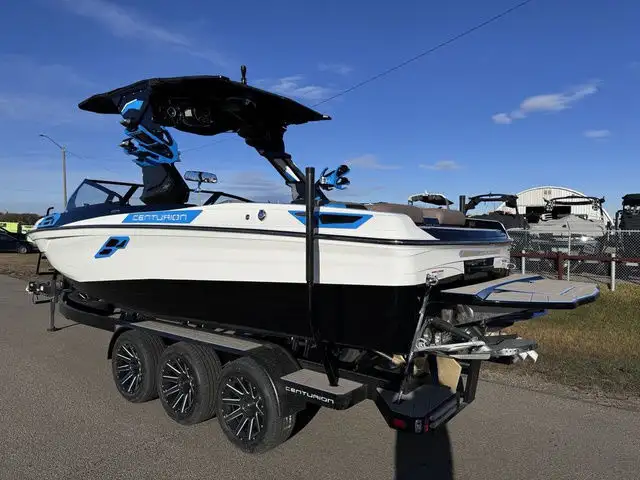 2025 Centurion Ri245 in Powerboats & Motorboats in Kelowna - Image 9