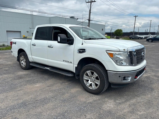 2017 Nissan Titan 4X4 CREW CAB SV | 5.6L V8 | NO ACCIDENTS in Cars & Trucks in City of Toronto - Image 3