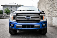 This 2018 Ford F-150 is for sale today. This Crew Cab 4X4 pickup has 84,154 kms. It's blue in colour... (image 3)