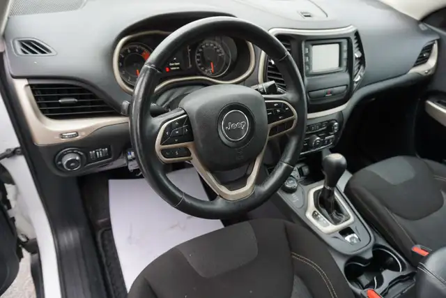 2017 Jeep Cherokee in Cars & Trucks in Oakville / Halton Region - Image 10