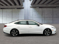 Hey, who says practical can't be sporty? PANORAMIC ROOF, ADAPTIVE CRUISE CONTROL, HEATED FRONT SEATS... (image 5)