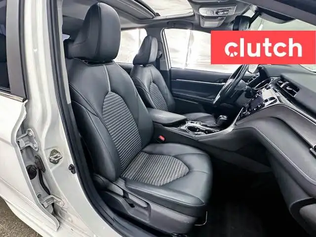 2020 Toyota Camry Hybrid SE w/ Apple CarPlay, Heated Front Seats dans Autos et camions dans Ottawa - Image 22