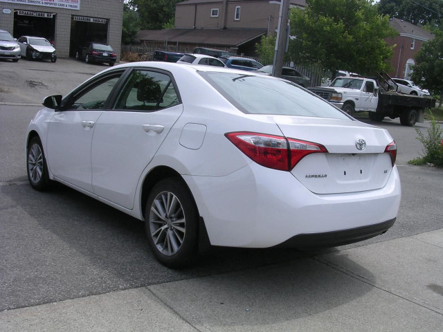 2014 Toyota Corolla 4dr Sdn CVT LE in Cars & Trucks in City of Toronto - Image 4