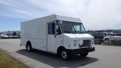 2011 Ford Econoline E-450 Cargo Step Van With Shelving 5.4L V8 SOHC 16V engine air conditioning AM/F...