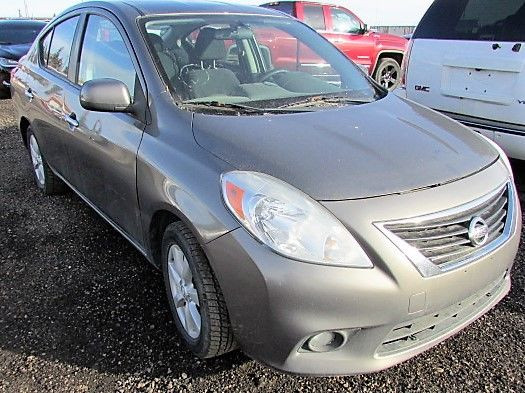 2012 Nissan Versa 1.6 S dans Autos et camions  à Calgary - Image 3