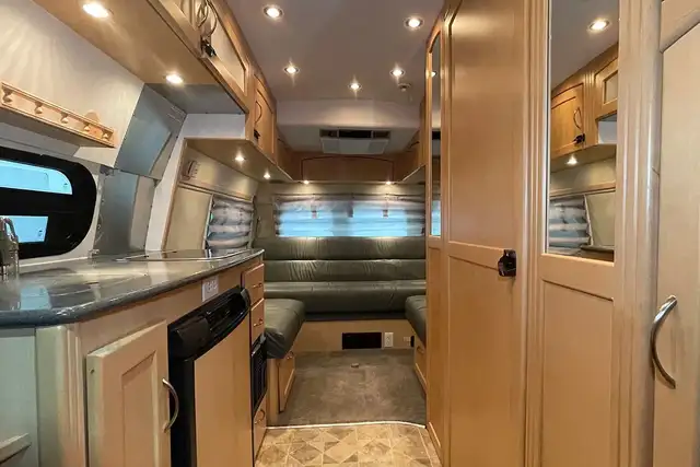 2010 Pleasure-Way Excel TS – Pre-Owned Class B Motorhome. in RVs & Motorhomes in Red Deer - Image 20