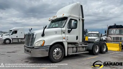 Heavy truck / Camion lourd - # STOCK: C-905277 2015 FREIGHTLINER CASCADIA CA125DC CAMION DE VILLE 20...