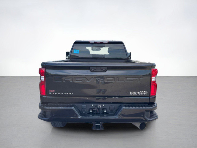 2022 Chevrolet Silverado 2500HD High Country | 5th Wheel Prep in Cars & Trucks in Calgary - Image 4