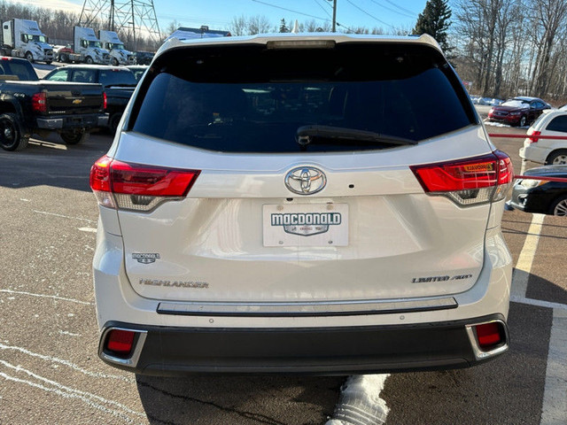 2017 Toyota Highlander Limited - Navigation - Sunroof - $269 B/W in Cars & Trucks in Moncton - Image 4