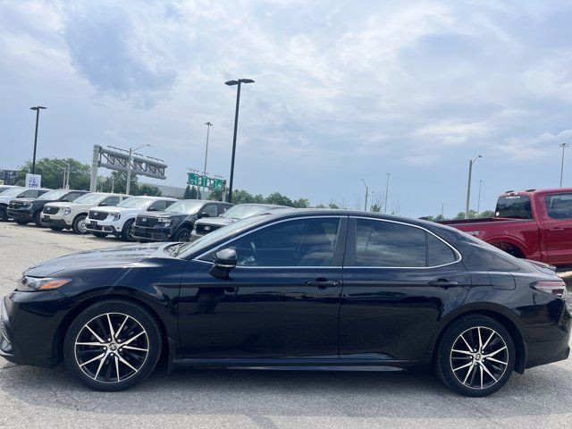2021 Toyota Camry SE | SUNROOF| HEATED LEATHER SEATS in Cars & Trucks in Kitchener / Waterloo - Image 2