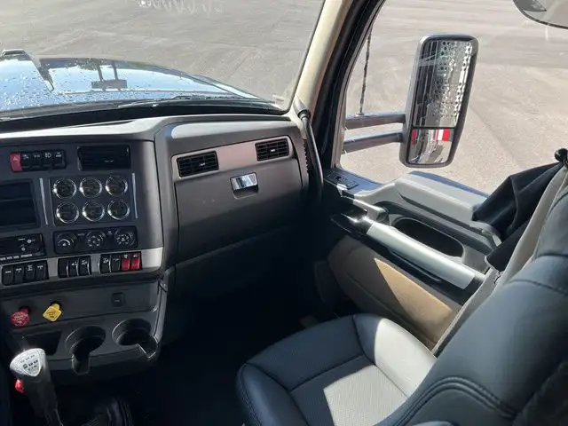 2025 Kenworth W990 in Heavy Trucks in Dartmouth - Image 20