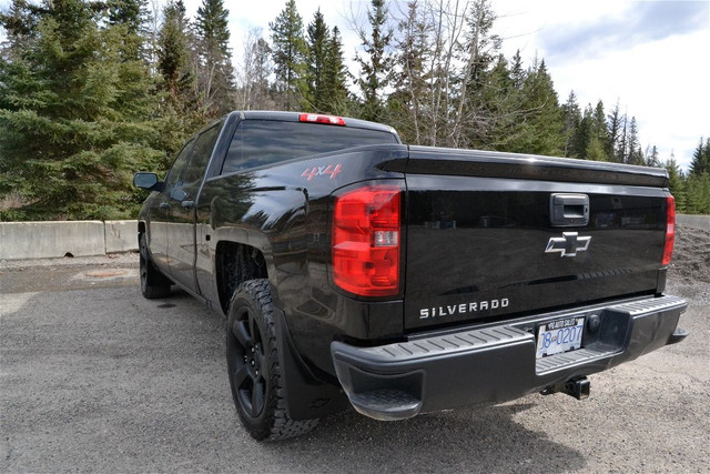 2018 CHEVROLET SILVERADO 1500 CUSTOM CREW CAB 4WD in Cars & Trucks in Prince George - Image 4