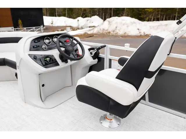 2025 South Bay Pontoons 18 SE CR in Powerboats & Motorboats in Québec City - Image 16