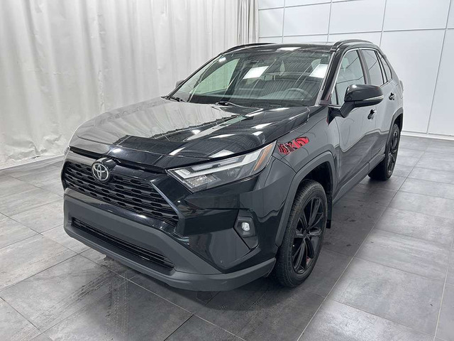 2022 Toyota RAV4 XLE PREMIUM AWD - INT. CUIR - MAGS in Cars & Trucks in Québec City - Image 3