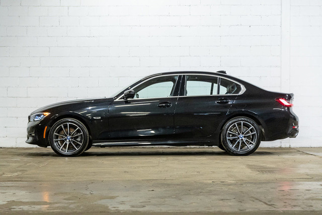 2022 BMW 3 Series 330e xDrive Hybride | Premium Excellence in Cars & Trucks in City of Montréal - Image 4