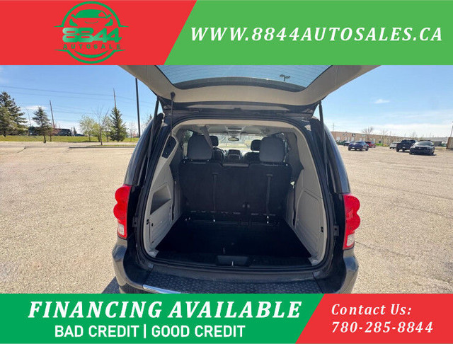 2018 Dodge Grand Caravan Crew LEATHER, SUNROOF, BACK UP CAMERA,  in Cars & Trucks in Calgary - Image 4