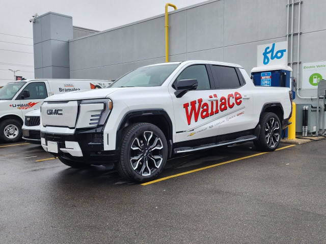 2025 GMC Sierra EV Denali e4WD Crew Cab Max Range Denali Demo in Cars & Trucks in Oakville / Halton Region