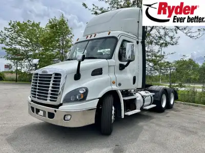 Ryder Stock ID: 840610 Transmission Type/Speed: AUTO 12 Engine: DIESEL DD13 GHG'17 450/1625 Horse Po...