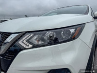 Experience comfort, confidence, and advanced safety in the 2021 Nissan Qashqai S FWD. This compact S... (image 6)