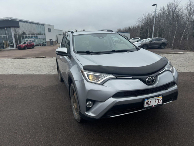 2018 Toyota RAV4 XLE in Cars & Trucks in Moncton - Image 4