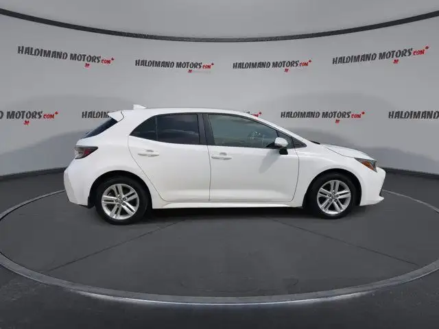 2019 Toyota Corolla Hatchback in Cars & Trucks in Hamilton - Image 10