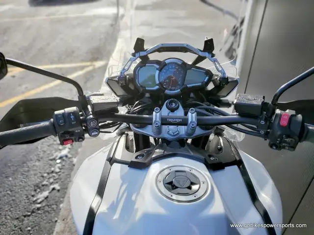 2017 Triumph Tiger Explorer XRX Crystal White in Street, Cruisers & Choppers in Oshawa / Durham Region - Image 12
