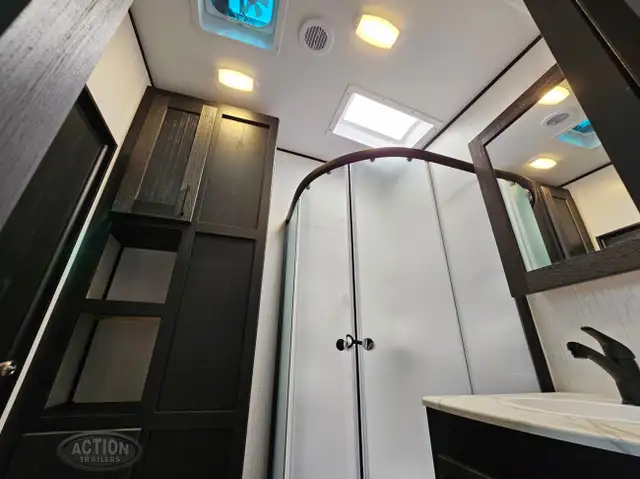 TOY HAULER CLEARANCE -STYKER 3414 W/REAR PATIO DECK UNDER COST in RVs & Motorhomes in London - Image 21