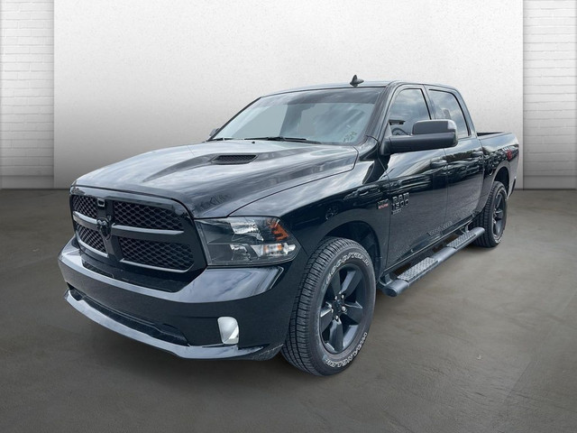  2021 Ram 1500 Classic * EXPRESS NIGHT * CREW * V8 * SIEGES CHAU in Cars & Trucks in Longueuil / South Shore