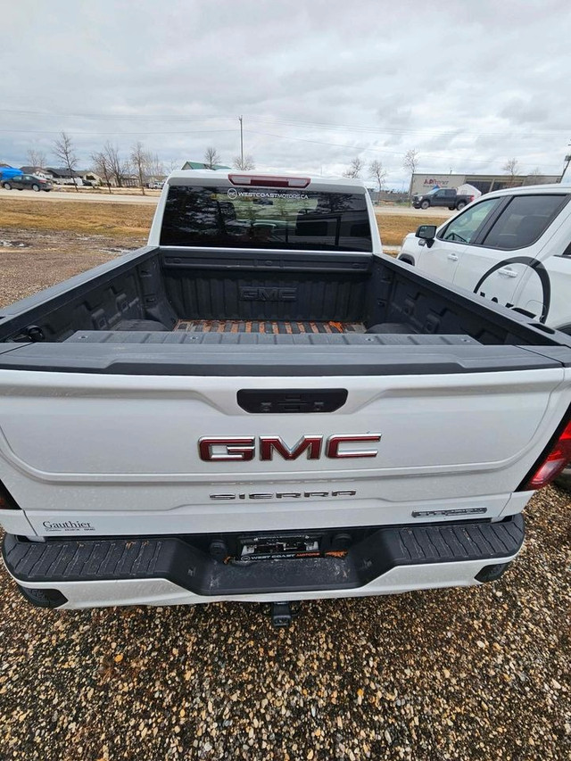 2022 GMC Sierra 1500 Elevation 5.3L Crew Cab in Cars & Trucks in Winnipeg - Image 3