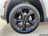 This Jeep Grand Cherokee boasts a Regular Unleaded V-6 3.6 L/220 engine powering this Automatic tran... (image 8)