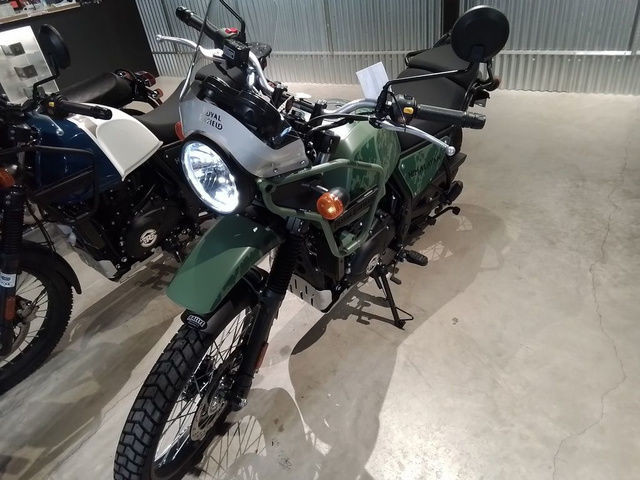 2023 Royal Enfield Himalayan Pine Green in Street, Cruisers & Choppers in City of Halifax - Image 2
