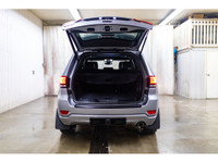 **ONE OWNER - MECHANICALLY CERTIFIED** 72,160 KM This 2017 Jeep Grand Cherokee 4x4 Altitude is power... (image 9)