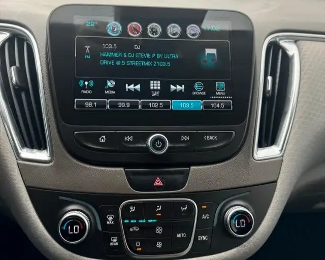 2018 Chevrolet Malibu 4dr Sdn Hybrid w/1HY in Cars & Trucks in Markham / York Region - Image 17