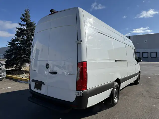 2021 Mercedes-Benz Sprinter Cargo Van MERCEDES Sprinter 2500 - E in Cars & Trucks in Oakville / Halton Region - Image 15