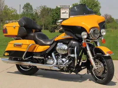 This Super Sharp 2013 Ultra LIMITED is Awesome! New Tires installed here and It has the H-D 2-tone C...